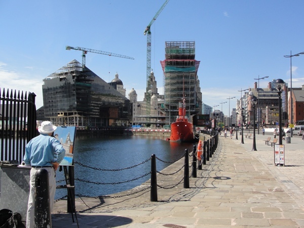 10.06.21 Liverpool the longest day (painter at Albert Docks) 006aa 600x450