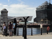 10.06.21 Liverpool the longest day (painter at Albert Docks) 007aa 170x128